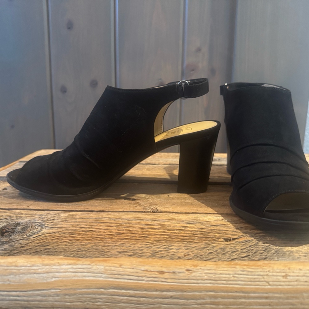 Naturalizer Black Suede Slingback Shoes